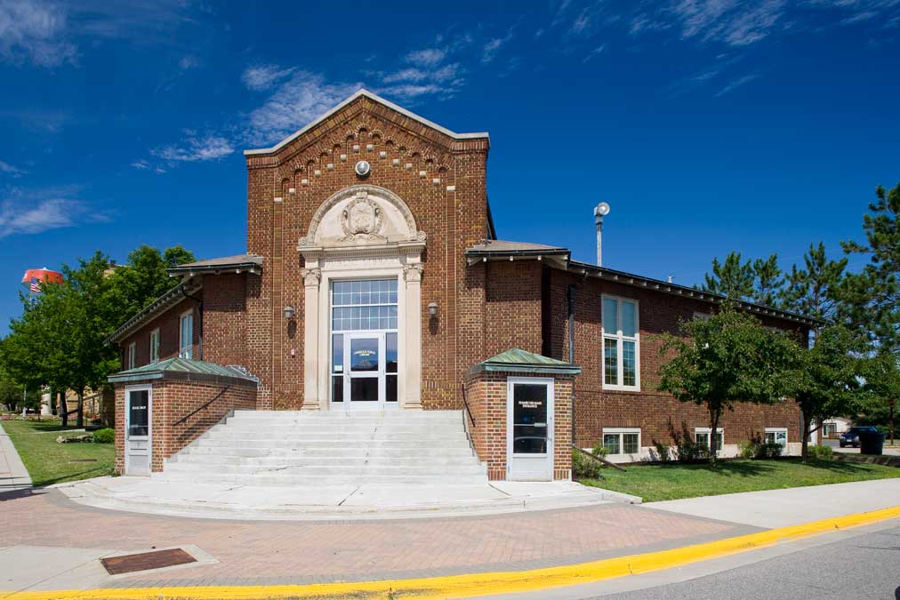 Chrisolm public library.
